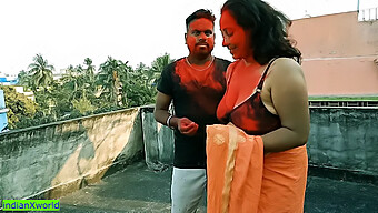 Un Giovane Uomo Tamil Si Impegna In Attività Sessuali Con Due Splendide Donne Di Mezza Età Durante Il Festival Di Holi, Mostrando Sesso Amatoriale E Bellissimo