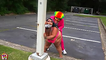 يقدم The Jaidynvenus جنسًا مجانيًا للمهرج ويواجه Gibby The Clown