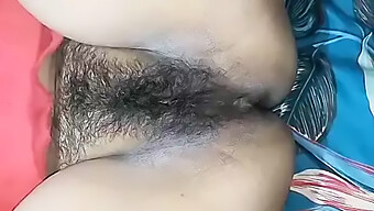 Doigtée Dans La Chatte D'Une Femme Desi