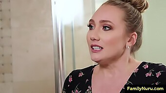 Massagem Erótica No Chuveiro De Aj Applegate Com O Papai