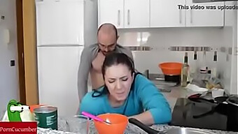 Esposa Madura É Brutalmente Fodida Pelo Marido Na Cozinha.