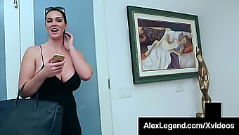 Alison Tyler, en brunette med store naturlige pupper, blir penetrert av en legendarisk feit kuk!