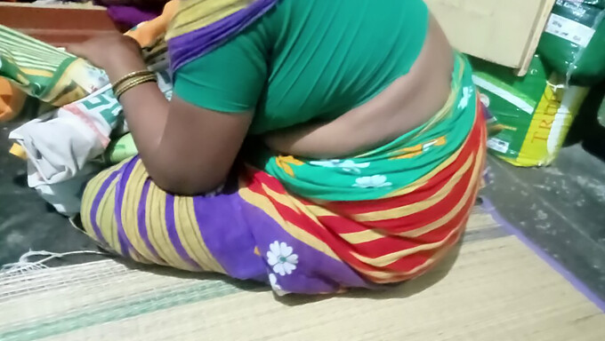 Tante Desi dari pedesaan India berseragam medis