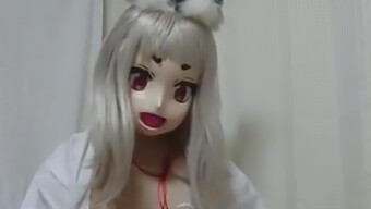 A Personagem Kigurumi Inspirada Em Kitsune Em Ação