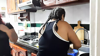 Milf Y Madrastra Comparten La Misma Casa, Pero No La Misma Cama