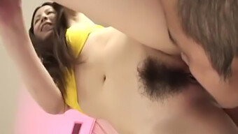 Des Clips Porno Intenses Mettant En Vedette La Charmante Rika Koizumi Avec Des Seins Naturels Et Une Chatte Poilue